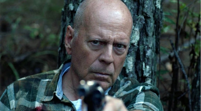 Bruce Willis y Ashley Greene protagonizan el tráiler del thriller de acción WRONG PLACE