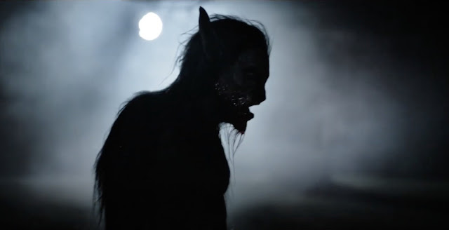 Un hombre lobo aterroriza una producción cinematográfica en el tráiler de una nueva película de terror WOLF MANOR